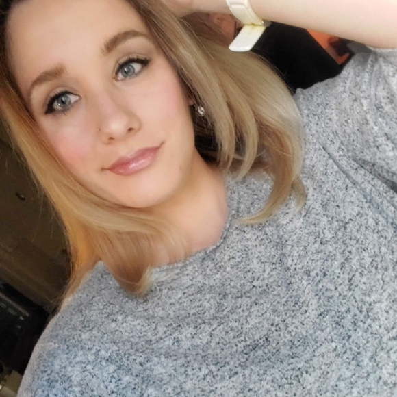 Meet your Posher, Taylor @Thrift Nation - Picture 3 of 3